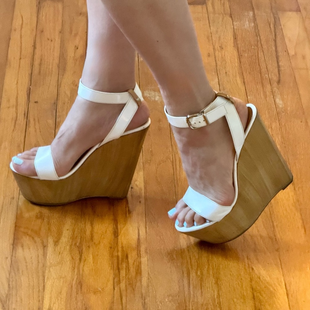 Steve Madden white and Tan Platform Heels with ankle strap - Picture 7 of 7